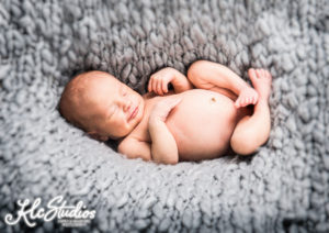 STANDARD NEWBORN SESSION